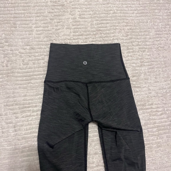 EUC dark grey heather Lululemon leggings size 2 - Picture 2 of 4
